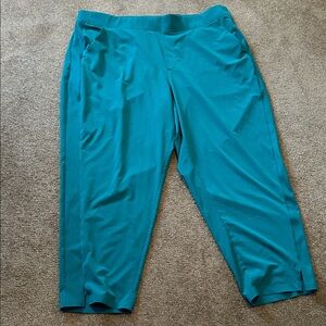 Athleta Vibrant Green Cropped Pants 🍀